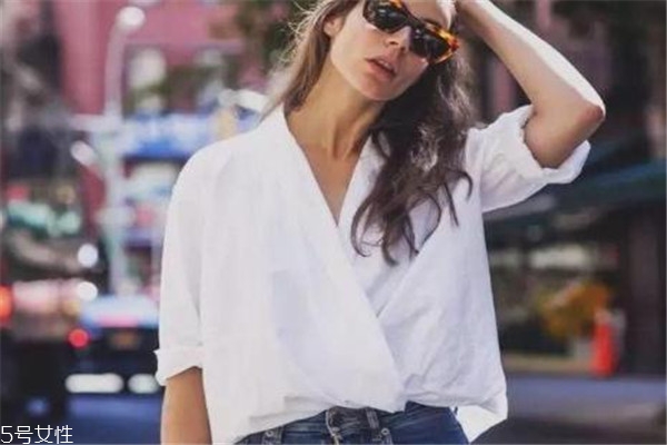 肩带后背交叉穿法,背带裤交叉穿法