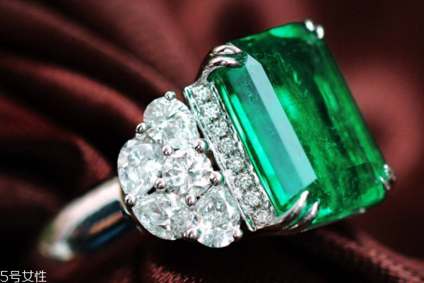 祖母绿贵吗,为什么祖母绿有的便宜有的贵