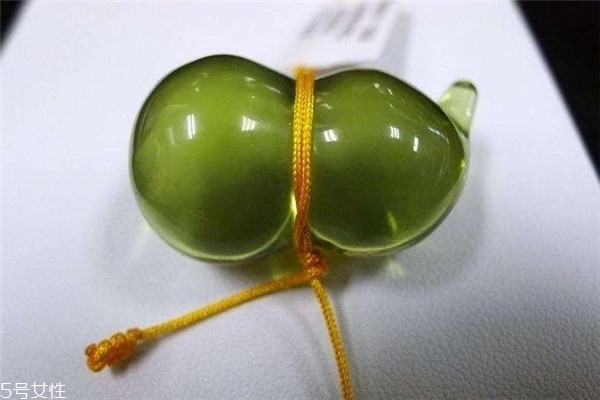 绿珀值钱吗,绿珀和蓝珀哪个价格高