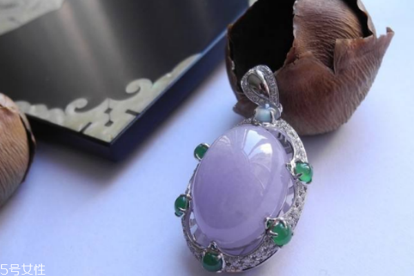 紫罗兰翡翠有什么好处,紫罗兰翡翠的价值功效和作用