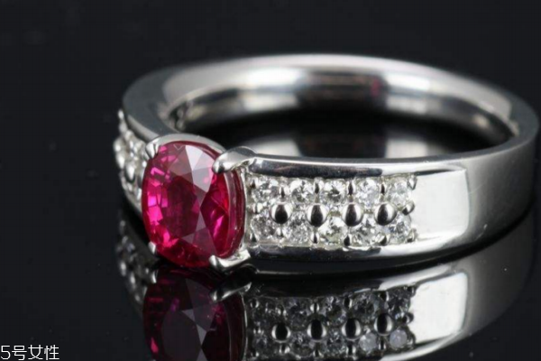 鸽血红宝石哪里的最好,红宝石是鸽血红一定好吗