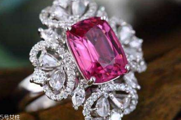 尖晶石值钱吗,尖晶石百科 尖晶石值钱吗,尖晶石百科