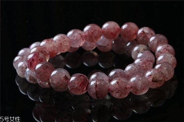草莓晶和粉晶的区别,草莓晶和粉晶的区别是什么?草莓晶和粉晶哪个好?