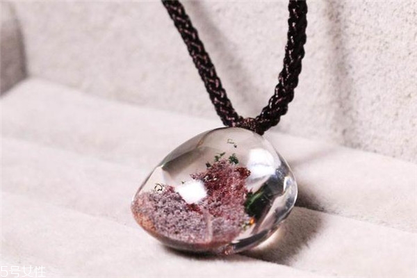 红幽灵水晶戴哪只手,紫幽灵水晶戴哪个手 红幽灵水晶戴哪只手,紫幽灵水晶戴哪个手