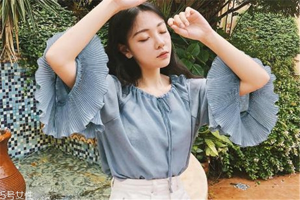 飘逸斜喇叭袖的裁剪图