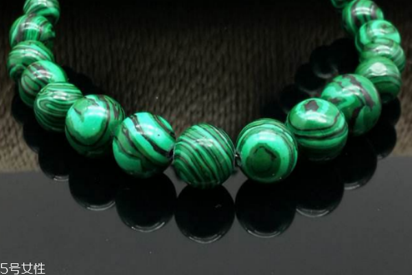 孔雀石真假怎么辨别,真假孔雀石对照图