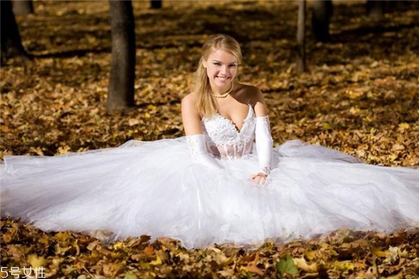 白色婚纱,白色婚纱的寓意是什么