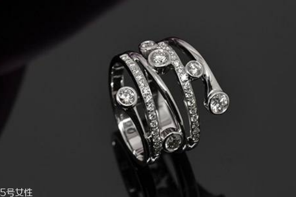 钻戒定制需要多久,钻石戒指定制要多久才能完成