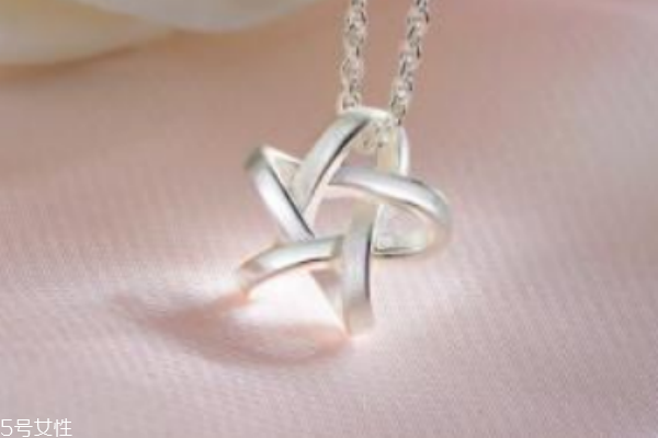 银项链用酒精清洗会不会有影响,银项链可以用酒精擦拭吗