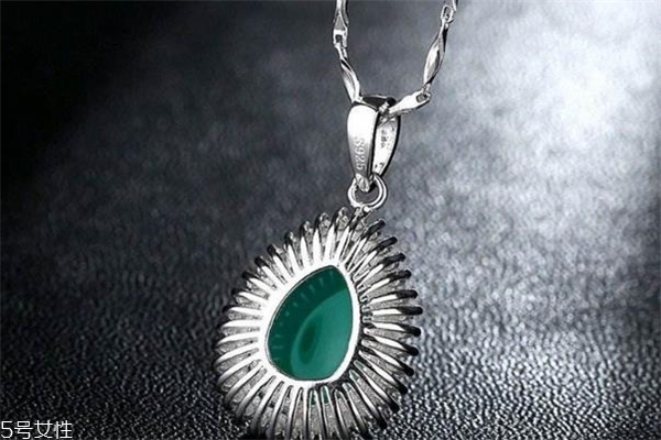 银项链变黑怎么清洗,银手镯戴着变黑怎么办