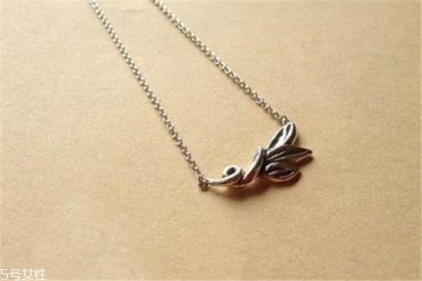 银项链配什么吊坠图片,金项链可以搭配银吊坠吗