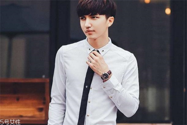 新郎衬衣搭配图片,结婚新郎衣服颜色