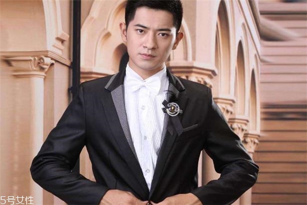 新郎礼服怎么选,新郎服装搭配 新郎礼服怎么选,新郎服装搭配