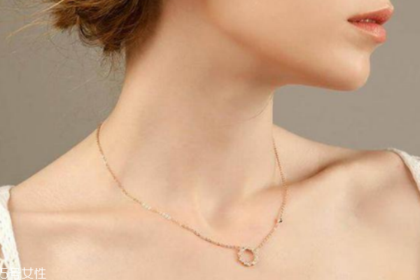 钻石吊坠怎么分辨真假,钻石项链真假鉴别方法 钻石吊坠怎么分辨真假,钻石项链真假鉴别方法