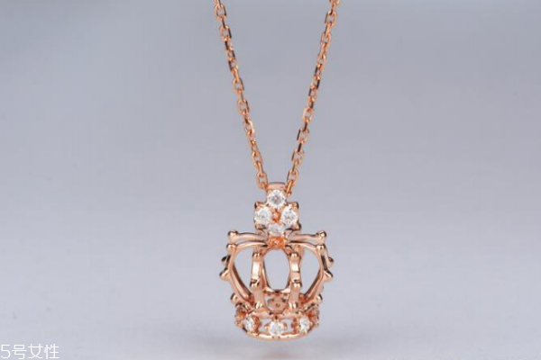 皇冠钻石吊坠的寓意和象征,皇冠钻石项链寓意