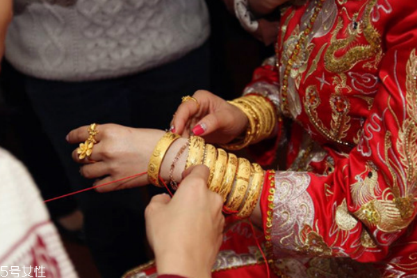 结婚的三金必须是黄金吗,结婚所谓的三金是什么