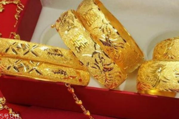 结婚三金由谁准备,结婚为什么要准备三金