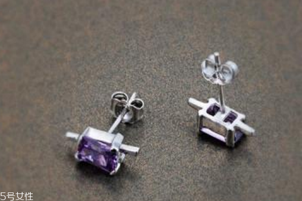 可以用碘伏对银耳钉进行消毒吗,纯银耳钉可以用碘伏消毒吗