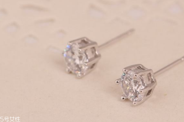 纯银耳钉怎么选,纯银耳钉一般在哪里买