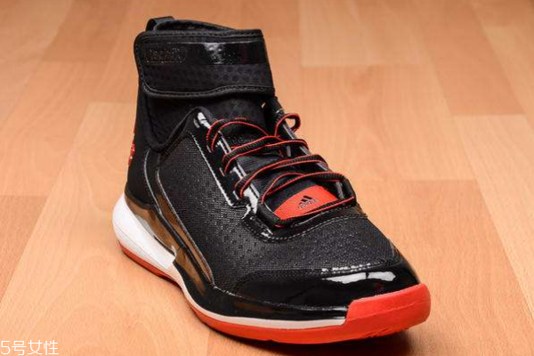 篮球鞋和羽毛球鞋区别,羽毛球鞋跟篮球鞋有什么区别