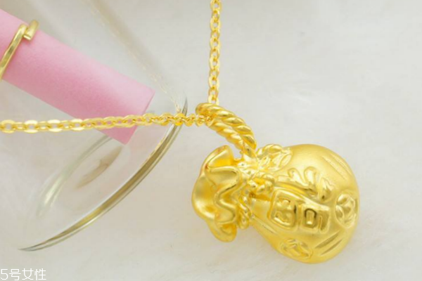 黄金福袋吊坠的寓意是什么,金福袋吊坠的寓意 黄金福袋吊坠的寓意是什么,金福袋吊坠的寓意