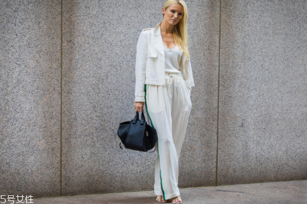 米白色系搭配,米白色搭配什么色