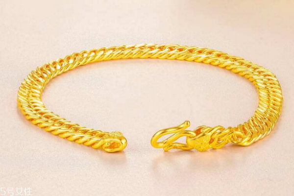 男生送黄金手链有什么寓意,送女孩黄金手链代表什么