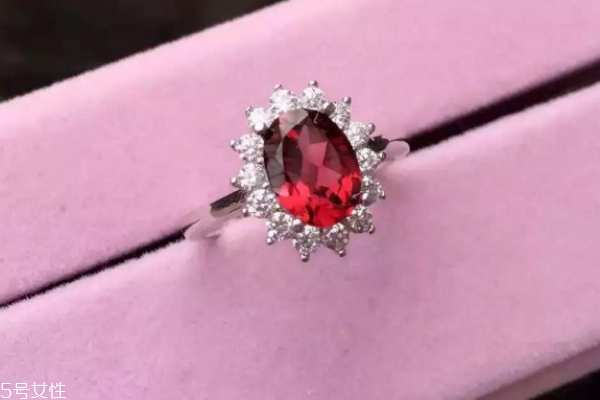 戒指上的锆石不亮了咋办,钻石戒指不亮了怎么办