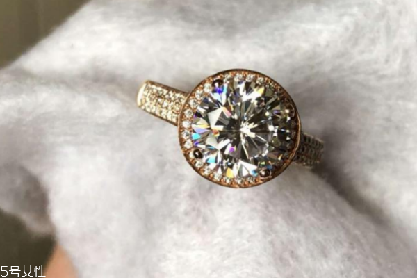 孕妇能不能戴戒指,孕妇不能带戒指吗?