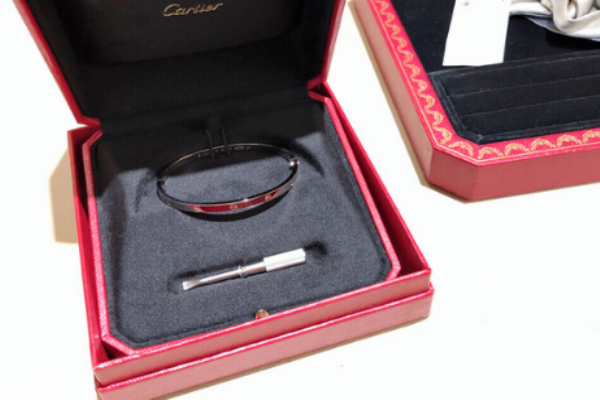 铂金手镯容易变形吗,正常铂金镯子几克才不会变形 铂金手镯容易变形吗,正常铂金镯子几克才不会变形