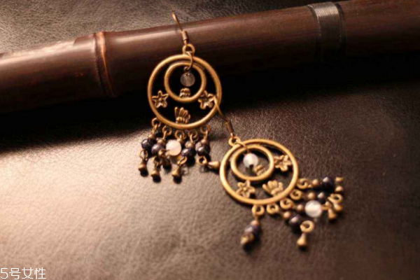 孕妇能戴耳环吗,孕妇能带耳环么