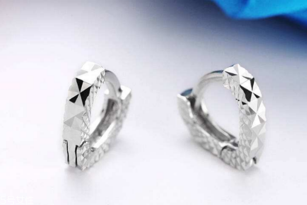 铂金耳钉品牌排行榜,铂金耳钉什么牌子好