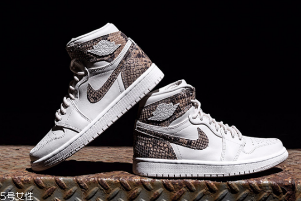 aj11白蛇偏码吗,aj1白蛇纹