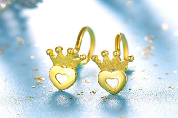 黄金耳钉后面的针是足金的吗,黄金耳钉耳堵不是足金 黄金耳钉后面的针是足金的吗,黄金耳钉耳堵不是足金