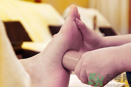 冬天晨练场地怎么选(晨练场地选择不合适的是)