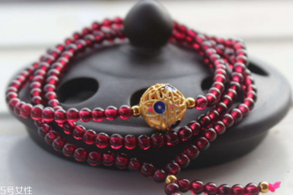 送女生石榴石手链寓意,送石榴石手链代表什么意思