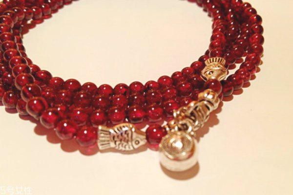 石榴石手链孕妇能戴吗,石榴石孕妇可以佩戴吗 石榴石手链孕妇能戴吗,石榴石孕妇可以佩戴吗