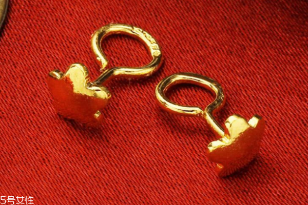 黄金耳钉用什么清洗,黄金耳钉怎么清洗干净发亮