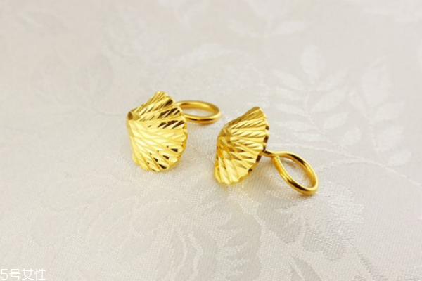 弯的黄金耳钉怎么戴,黄金耳钉弯钩怎么戴