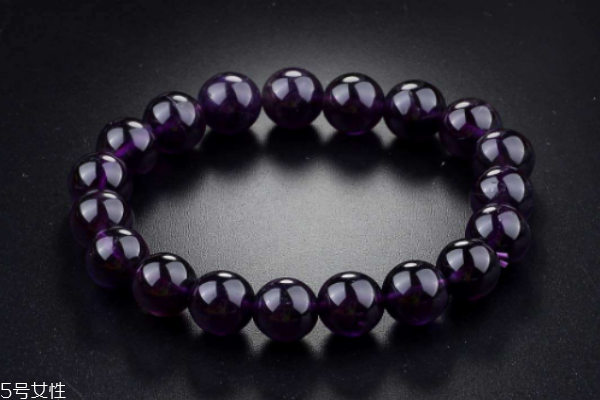 戴紫水晶手链有什么好处,紫水晶手链的功效和作用