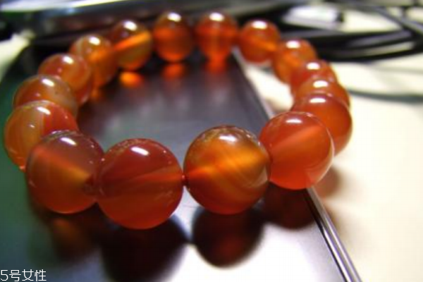 玛瑙佩戴有什么讲究,玛瑙的佩戴方法有没有什么讲究 玛瑙佩戴有什么讲究,玛瑙的佩戴方法有没有什么讲究