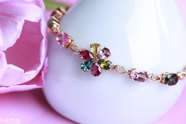 碧玺项链代表什么寓意,碧玺项链的寓意