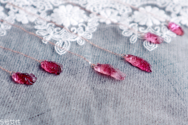 碧玺项链一般多少钱,碧玺手镯贵吗