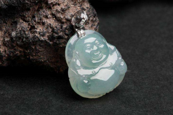 翡翠吊坠可以戴着洗澡吗,翡翠如意吊坠洗澡能戴在身上吗