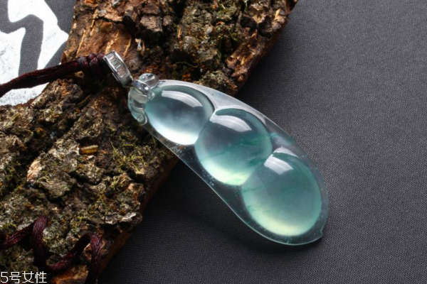 翡翠吊坠配什么绳子,翡翠吊坠搭配挂绳图片