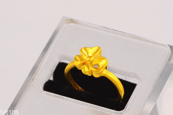 黄金镶钻石戒指好不好,黄金戒指镶宝石好还是不镶好?