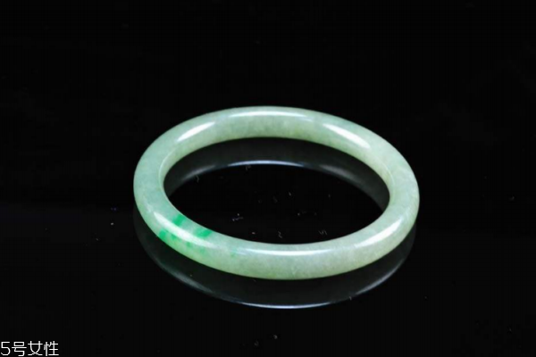 翡翠手镯a货和b货的区别,翡翠玉镯a货和b货 翡翠手镯a货和b货的区别,翡翠玉镯a货和b货