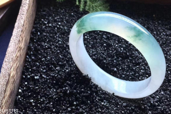 翡翠手镯里面棉絮多了好不好,翡翠镯子棉絮多是不是不好