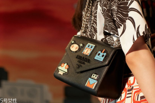 prada情人节限定女包,prada限量款包 prada情人节限定女包,prada限量款包