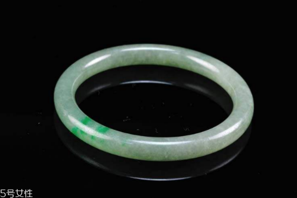 翡翠手镯有裂纹,翡翠手镯上的裂纹